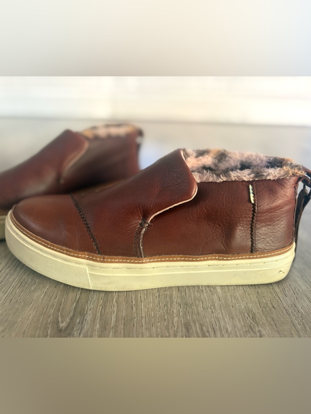 Tom’s. Paxton Sneaker. Brown Leather Slip-On Fur-Lined. Women’s size 8.